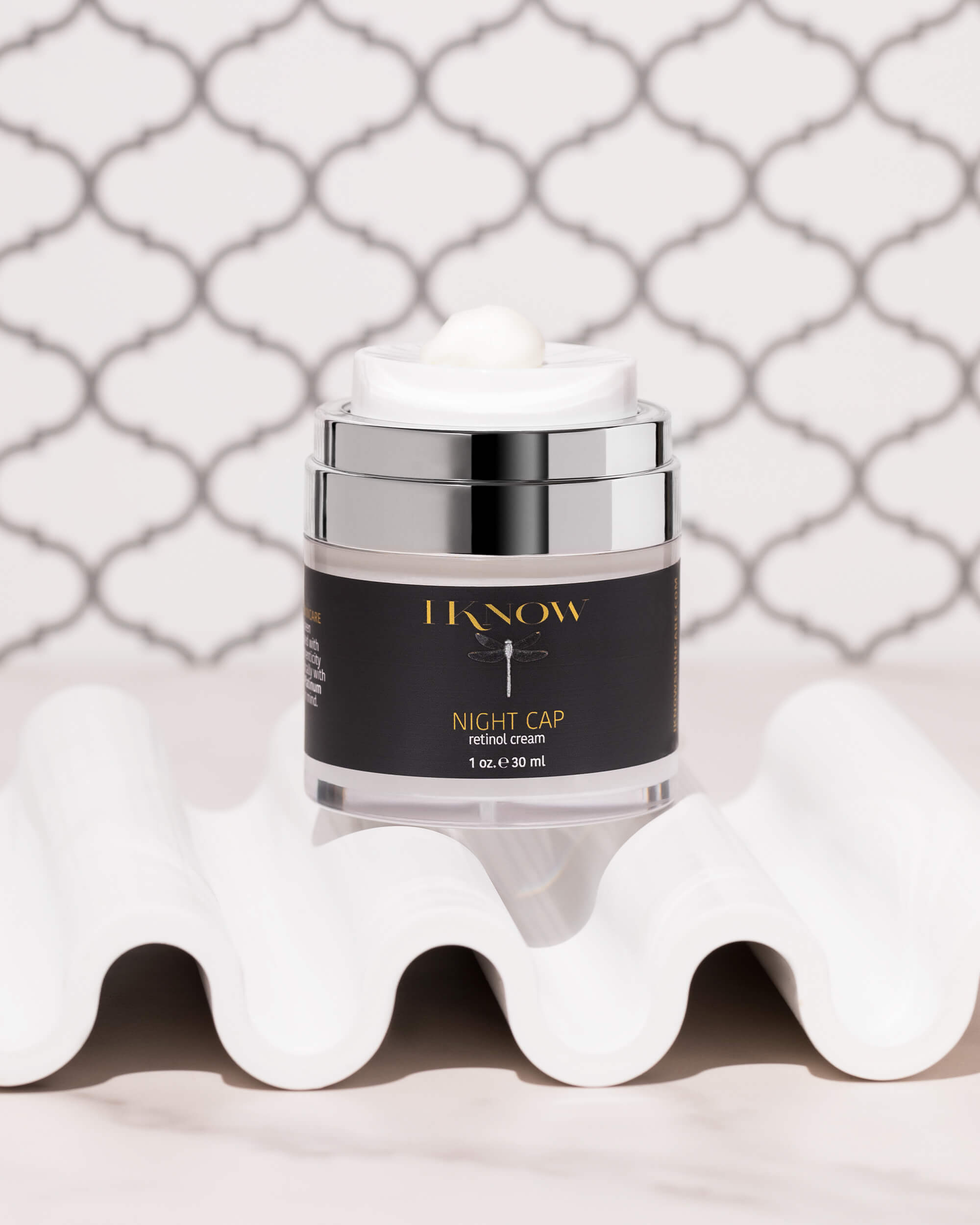 NIGHT CAP Retinol Cream stimulates cellular regeneration and helps reverse the effects of aging.